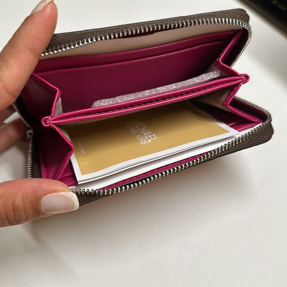 NWOT Michael Kors wallet - Picture 3 of 3